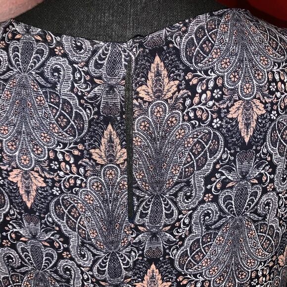 ASTR Long Sleeve Abstract Dress - Picture 5 of 7